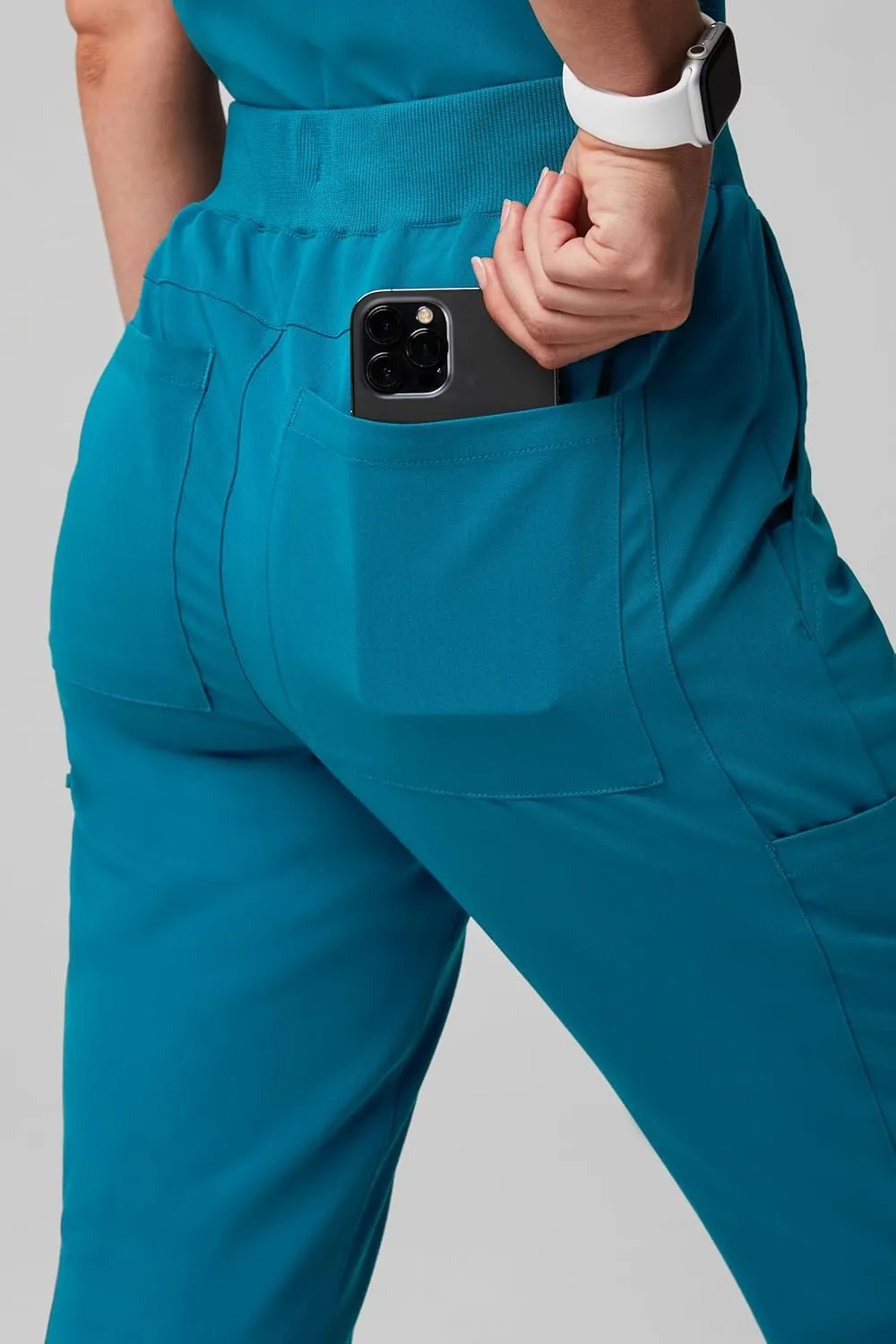 Fabletics Women's Active Scrub Jogger - MotionTech, Pocket-Packed, Lightweight, Wrinkle-Resist, Semi-Slim Fit