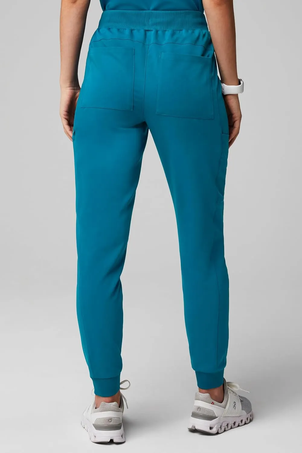 Fabletics Women's Active Scrub Jogger - MotionTech, Pocket-Packed, Lightweight, Wrinkle-Resist, Semi-Slim Fit