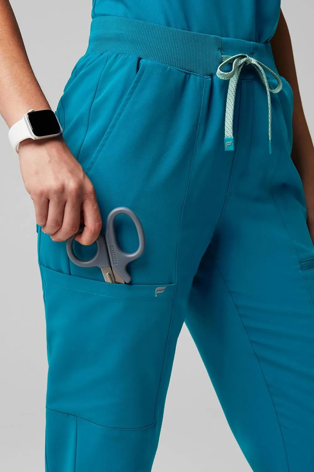 Fabletics Women's Active Scrub Jogger - MotionTech, Pocket-Packed, Lightweight, Wrinkle-Resist, Semi-Slim Fit